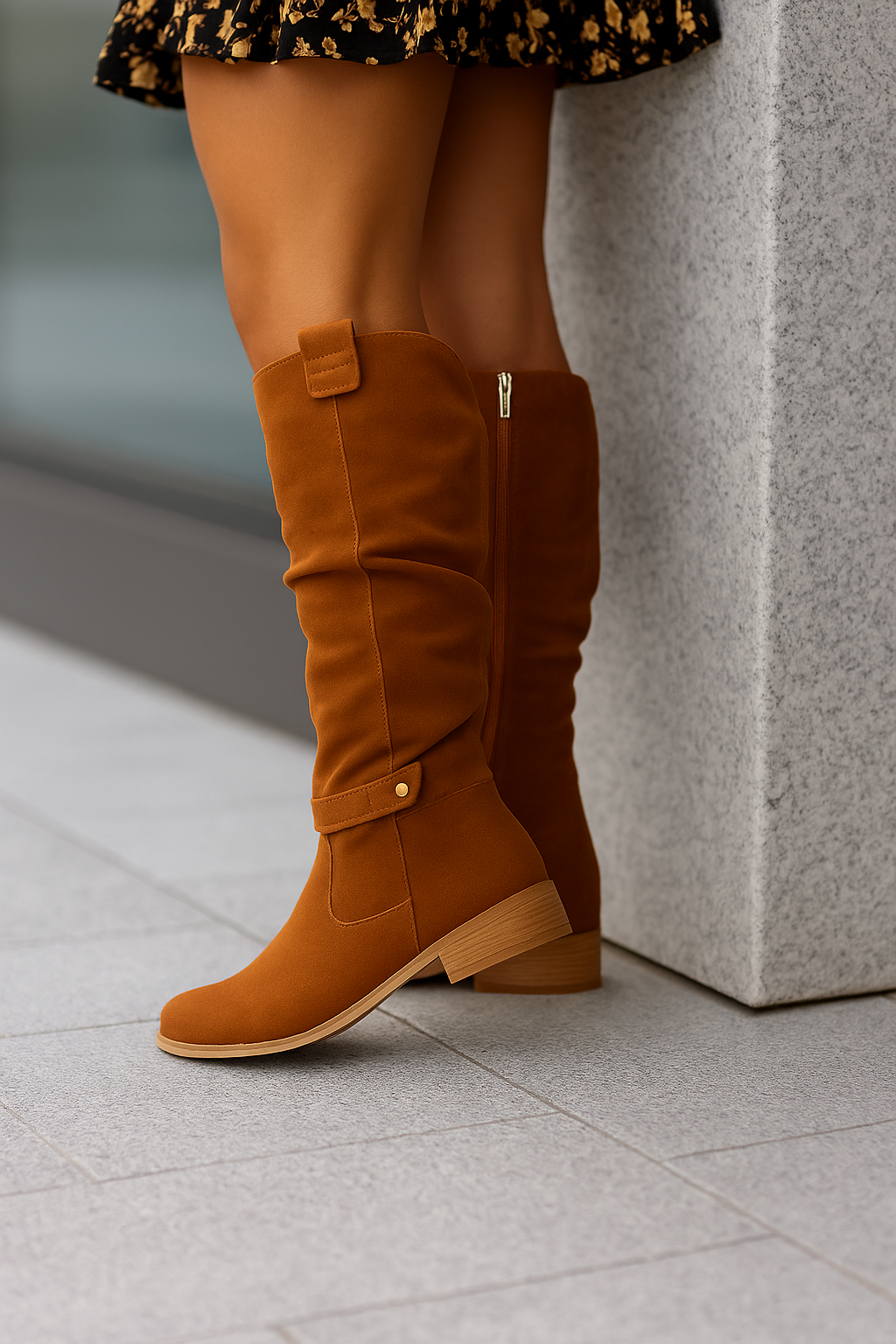 Margaux | Suede Boots - Bottes Hautes à Talon Bloc et Fermeture Latérale Femme