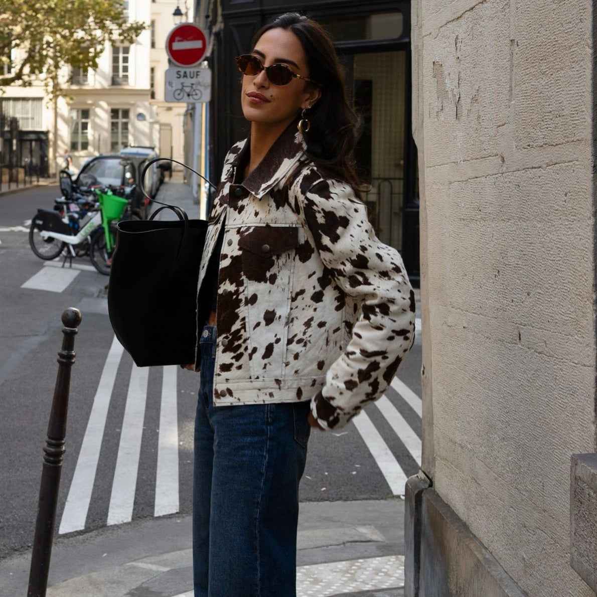Axeline | Veste Femme Imprimé Vache Chic avec Col Revers et Boutons Pression