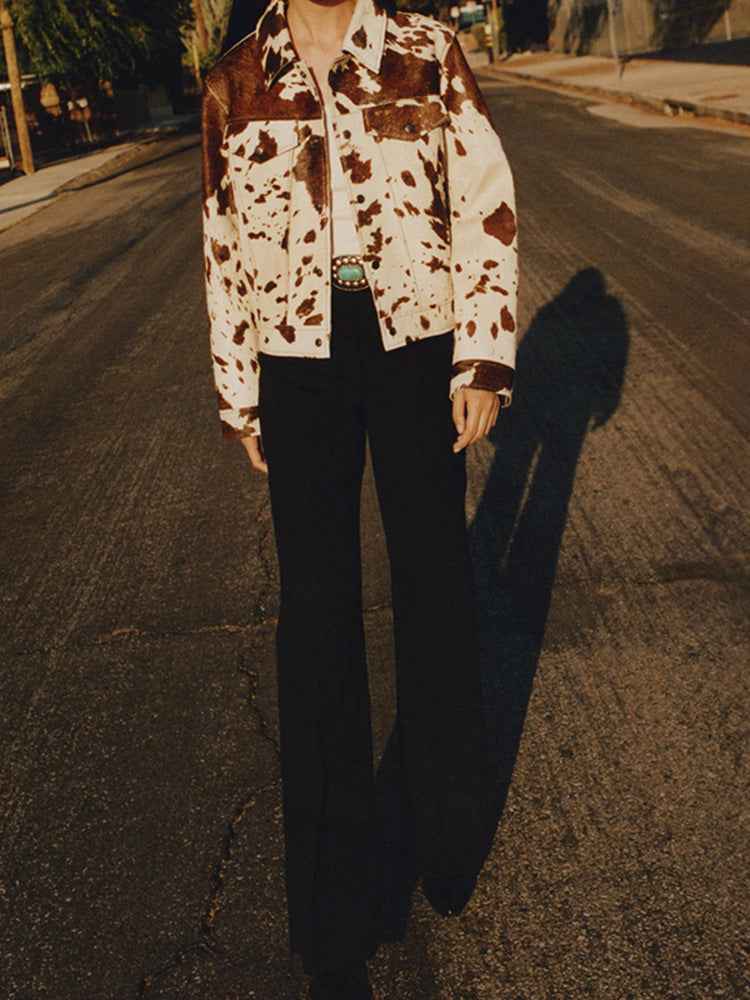 Axeline | Veste Femme Imprimé Vache Chic avec Col Revers et Boutons Pression