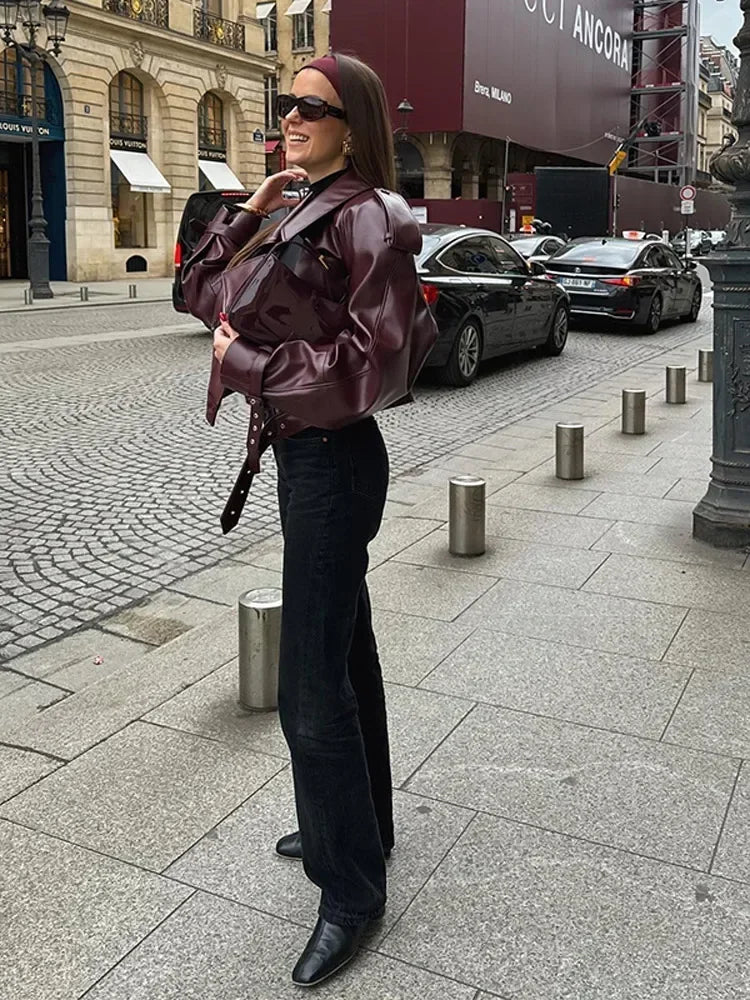 Iliane | Veste Femme Oversize Effet Cuir Bordeaux avec Large Revers et Ceinture