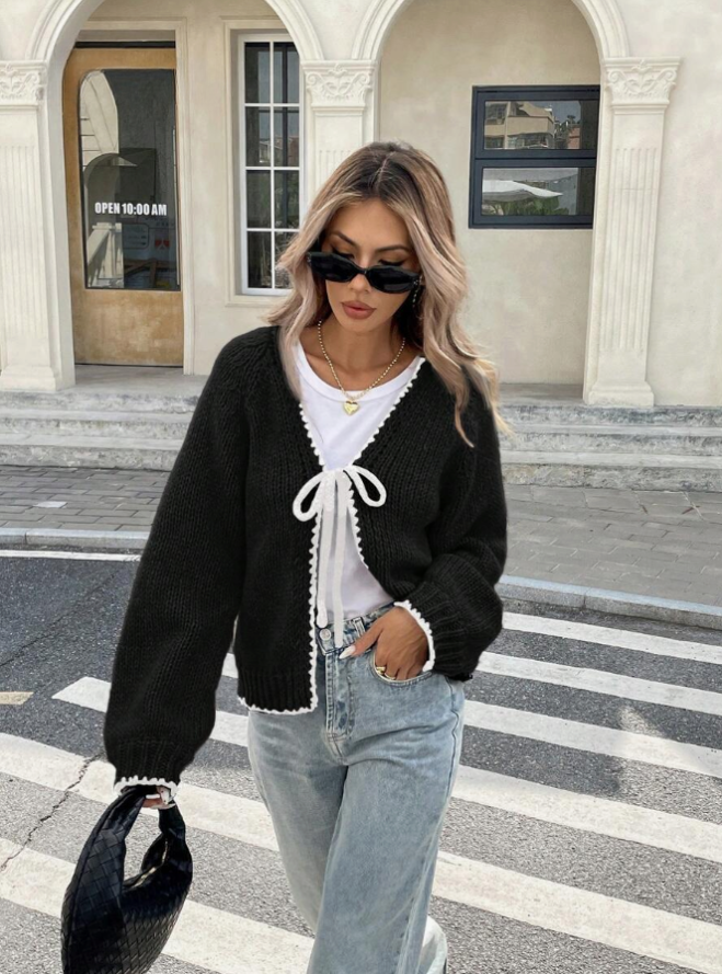 Tie-Front Knit Cardigan | Gilet Court en Maille avec Liens à Nouer & Finitions Contrastées