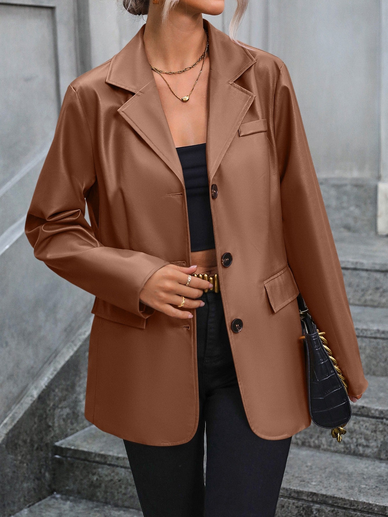 Arcadie | Long Blazer Femme Boutonné à Col Revers avec Poches à Rabat