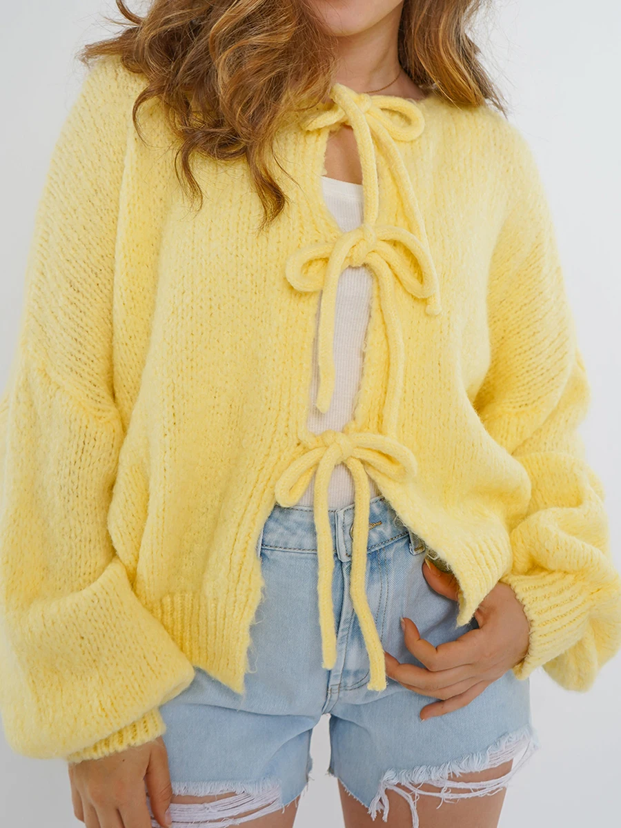 Denise | Cardigan Femme à Nœuds Frontaux en Maille Chaude