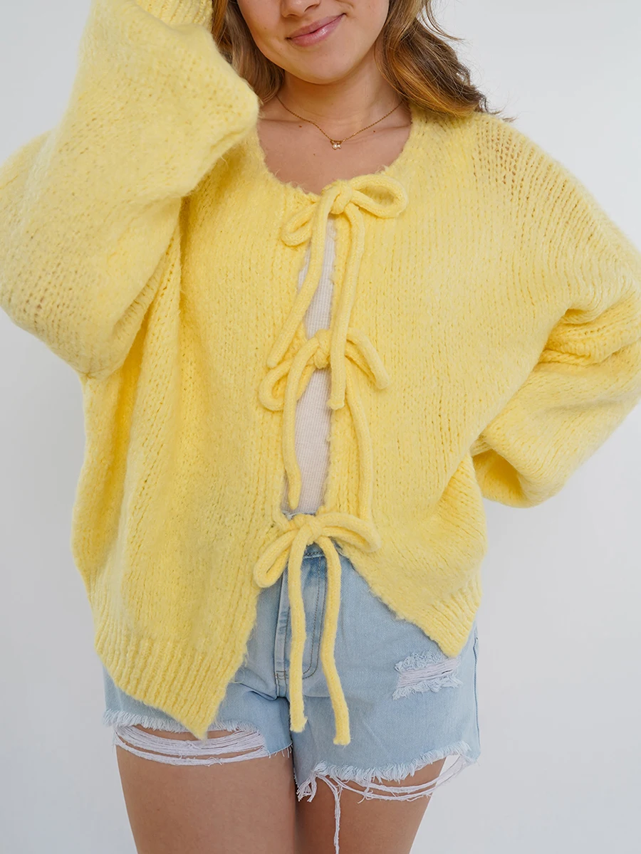 Denise | Cardigan Femme à Nœuds Frontaux en Maille Chaude