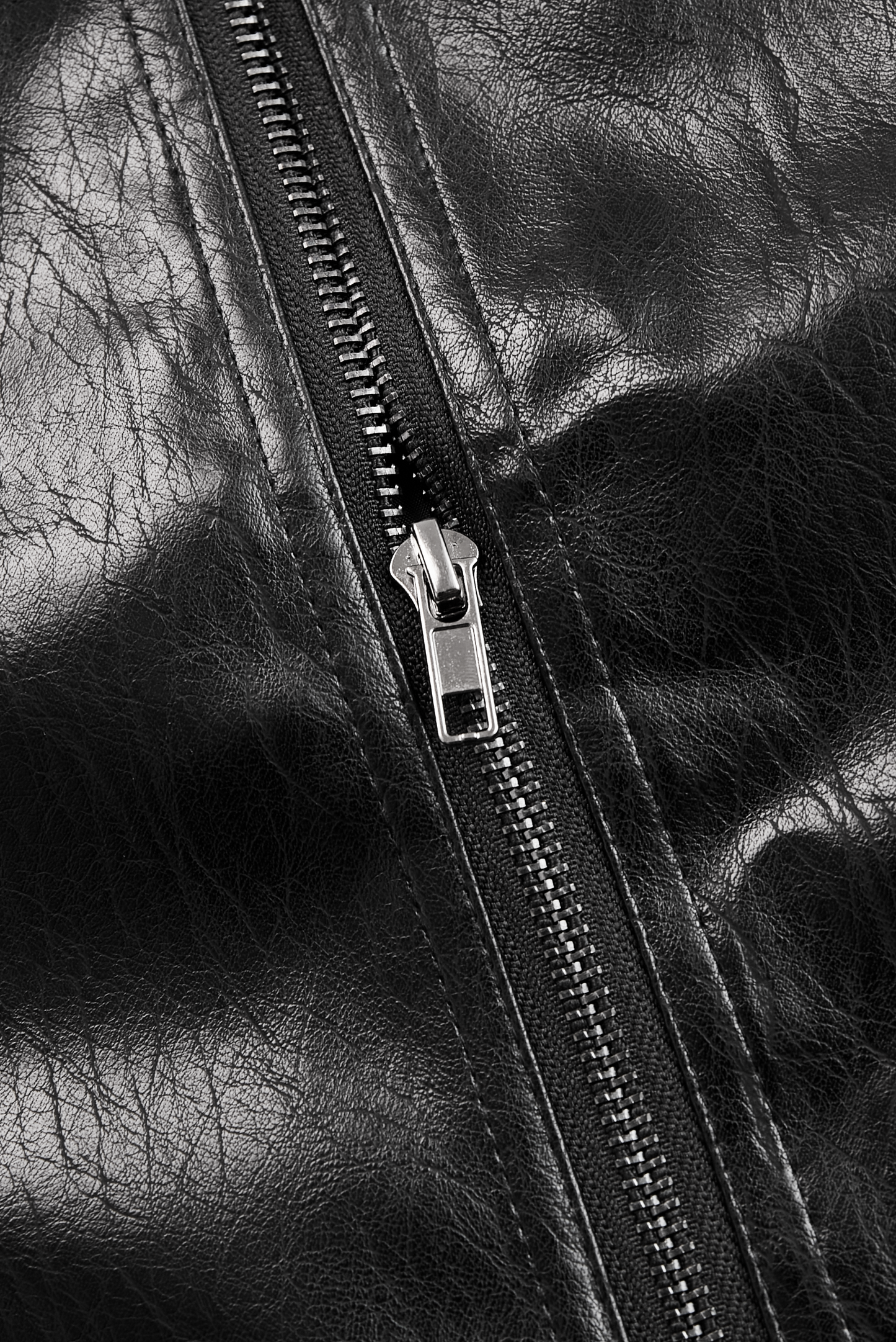 Blazer Femme Cintré en Cuir Synthétique | Élégance et Style Affirmé