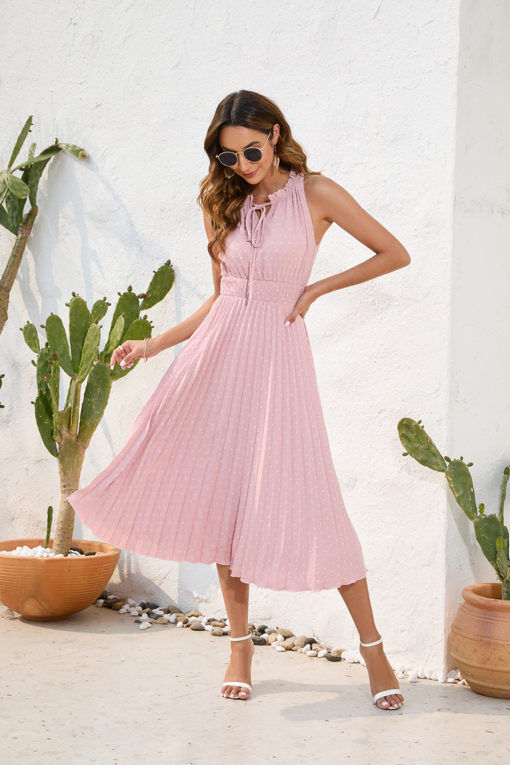 Robe Femme Plissée Neckholder Sans Manches – Élégance Classique et Légèreté Moderne