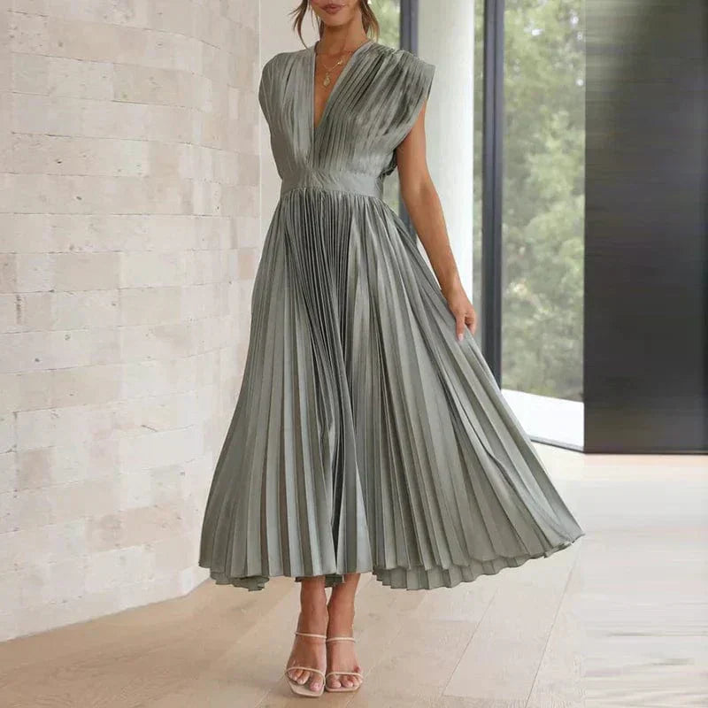 Robe plissée élégante à col V – Féminité, légèreté & élégance intemporelle