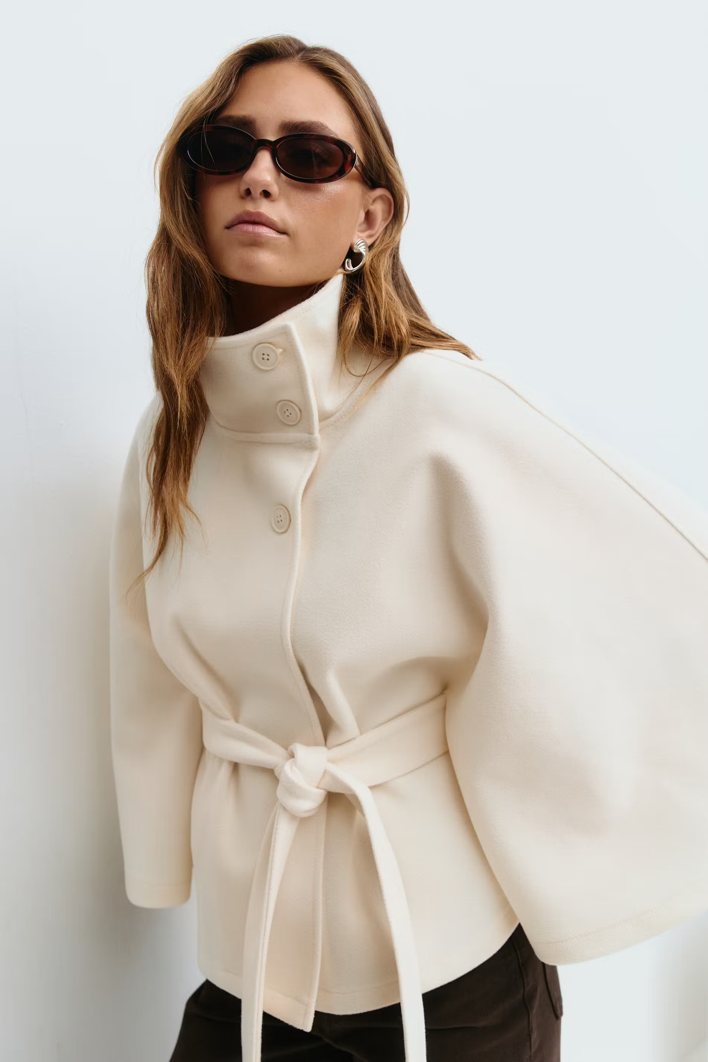 Cape Élégante Femme avec Ceinture et Col Montant