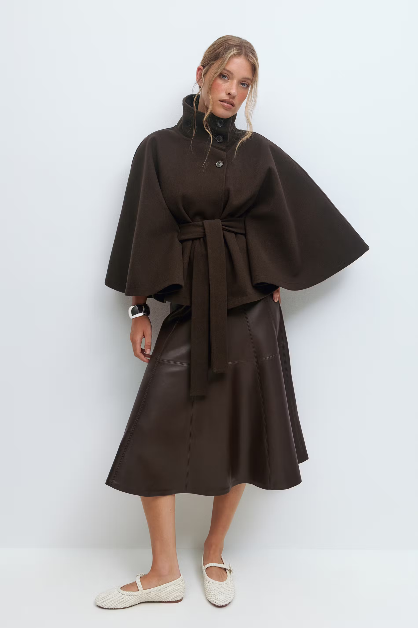 Cape Élégante Femme avec Ceinture et Col Montant