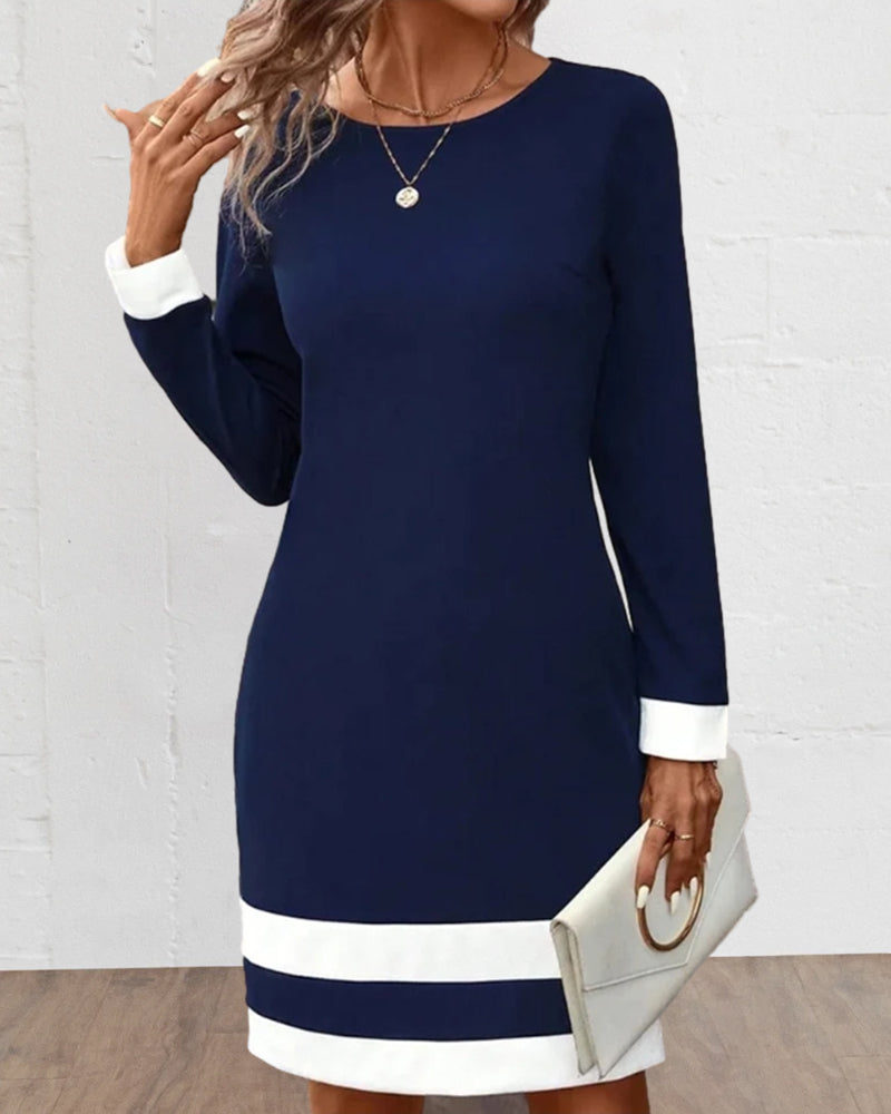 Pauline | Robe Femme Slim Fit Marine à Manches Longues et Col Rond avec Détails Blancs Élégants