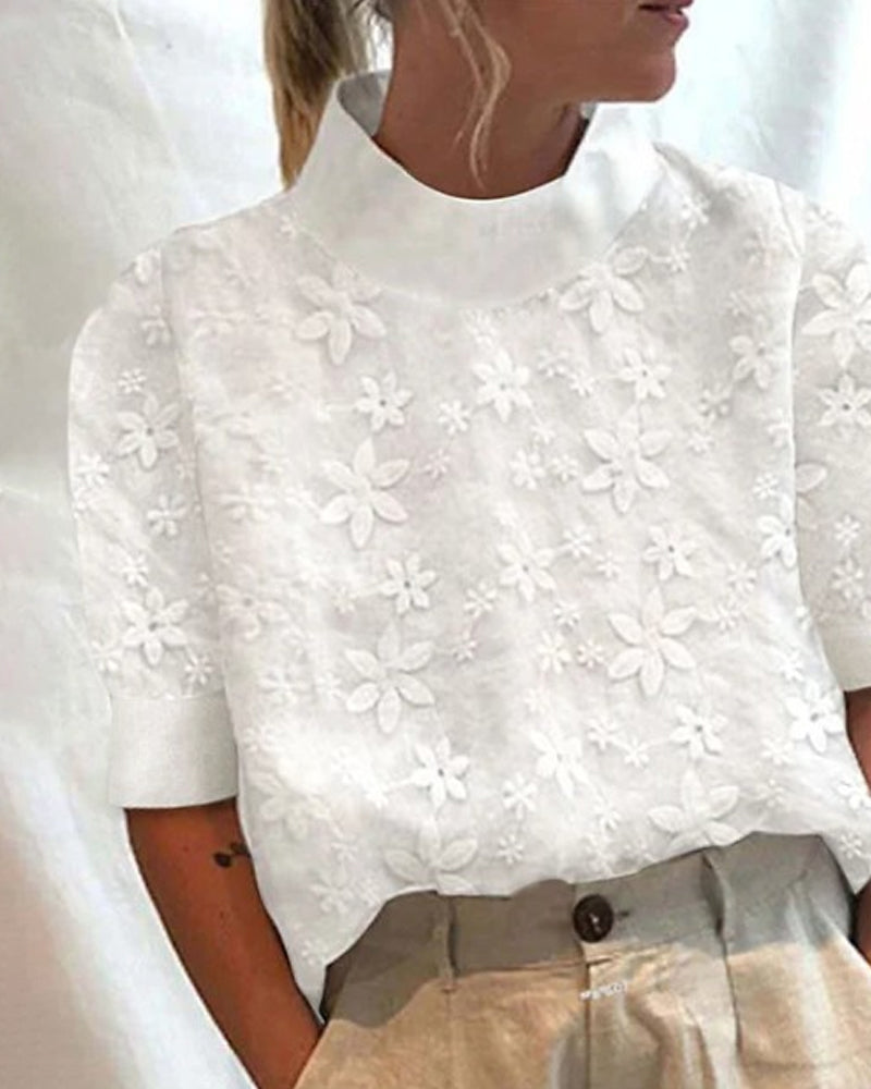 Blouse légère à col montant et broderie délicate – Élégante, moderne & polyvalente