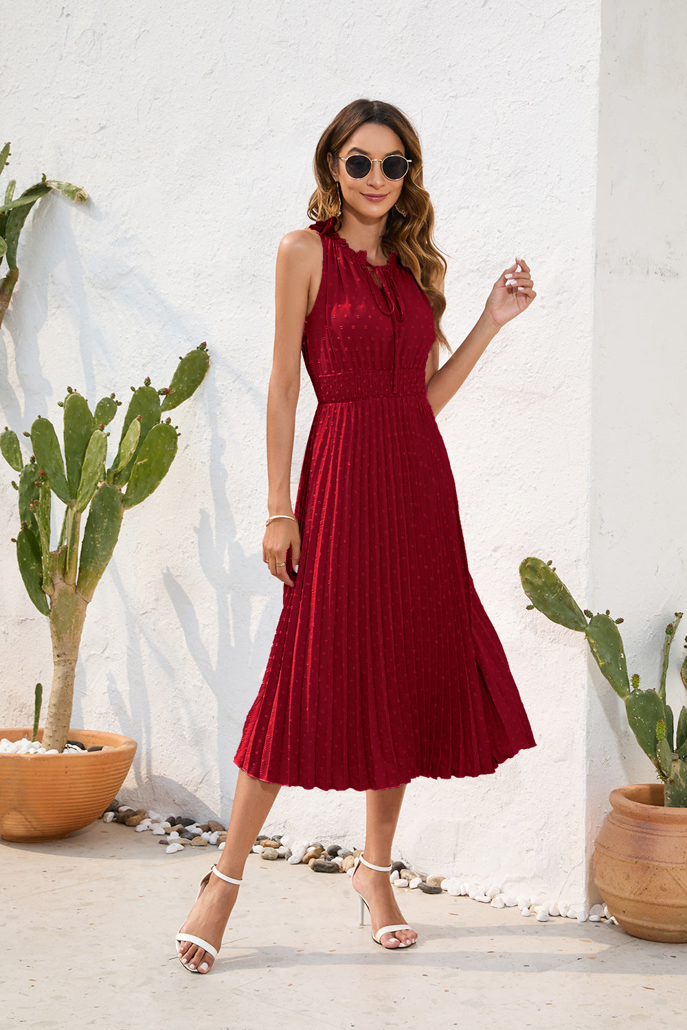 Robe Femme Plissée Neckholder Sans Manches – Élégance Classique et Légèreté Moderne