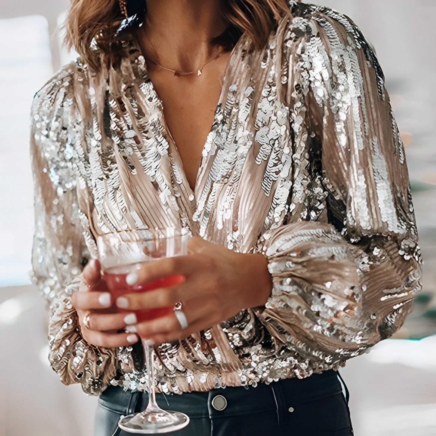 Clémentine | Blouse Femme Pailletée à Manches Longues Col V Élegante