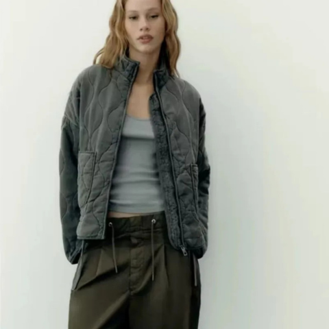 Veste Femme Matelassée Chaude avec Capuche et Cordon de Taille, Confort et Élégance