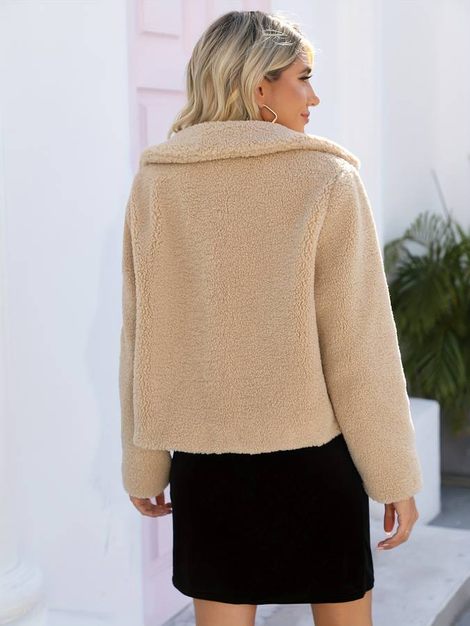 Esclarmonde | Veste Teddy Beige d’Hiver avec Col à Revers et Fermeture à Brandebourgs