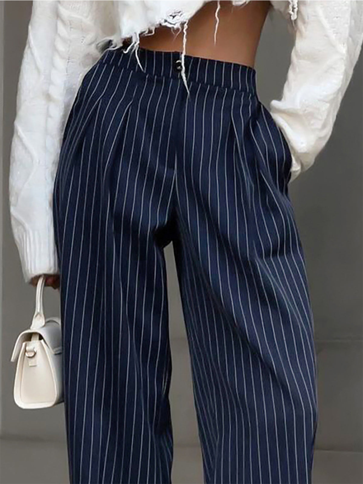 Pantalon à plis rayé pour femme – Élégant, Moderne & Polyvalent