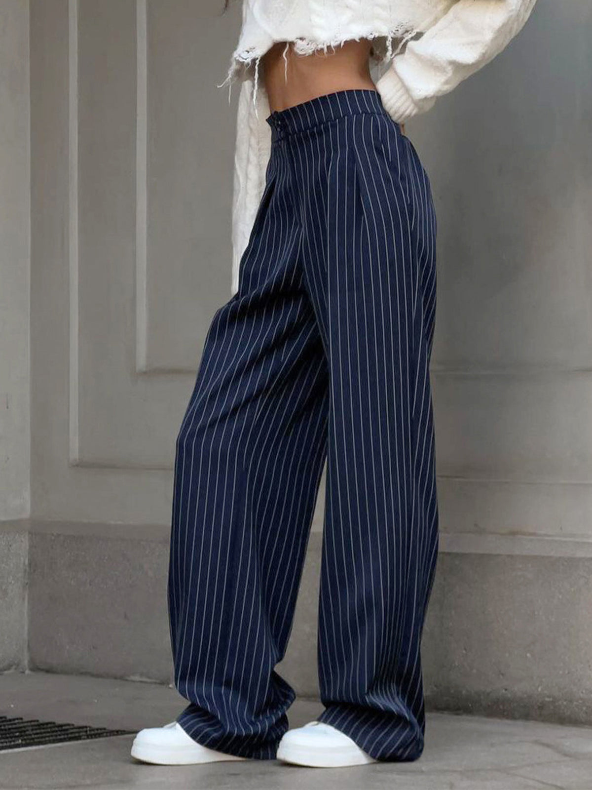 Pantalon à plis rayé pour femme – Élégant, Moderne & Polyvalent