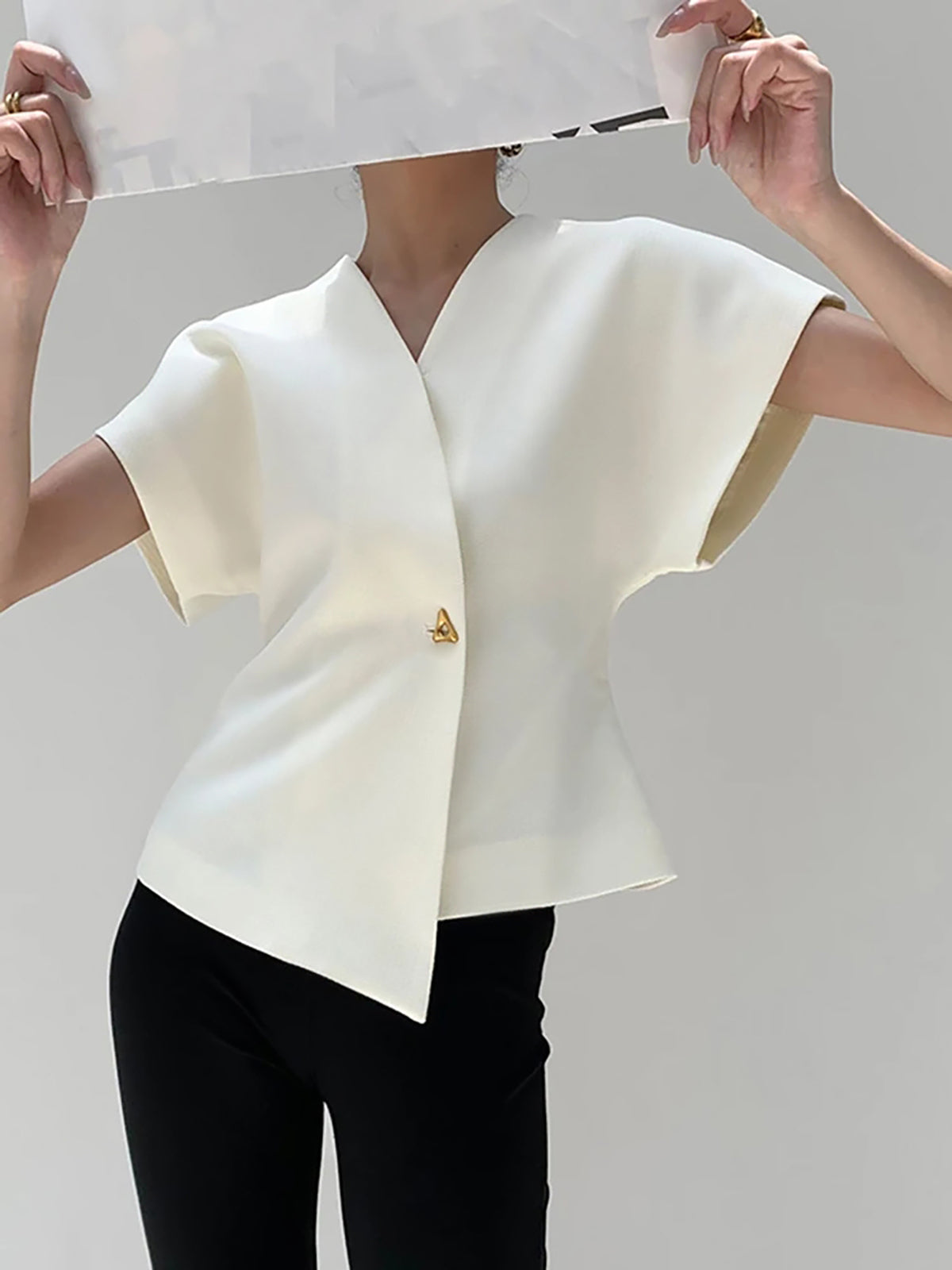 Blouse Élégante à Col V – Style Classique & Polyvalent