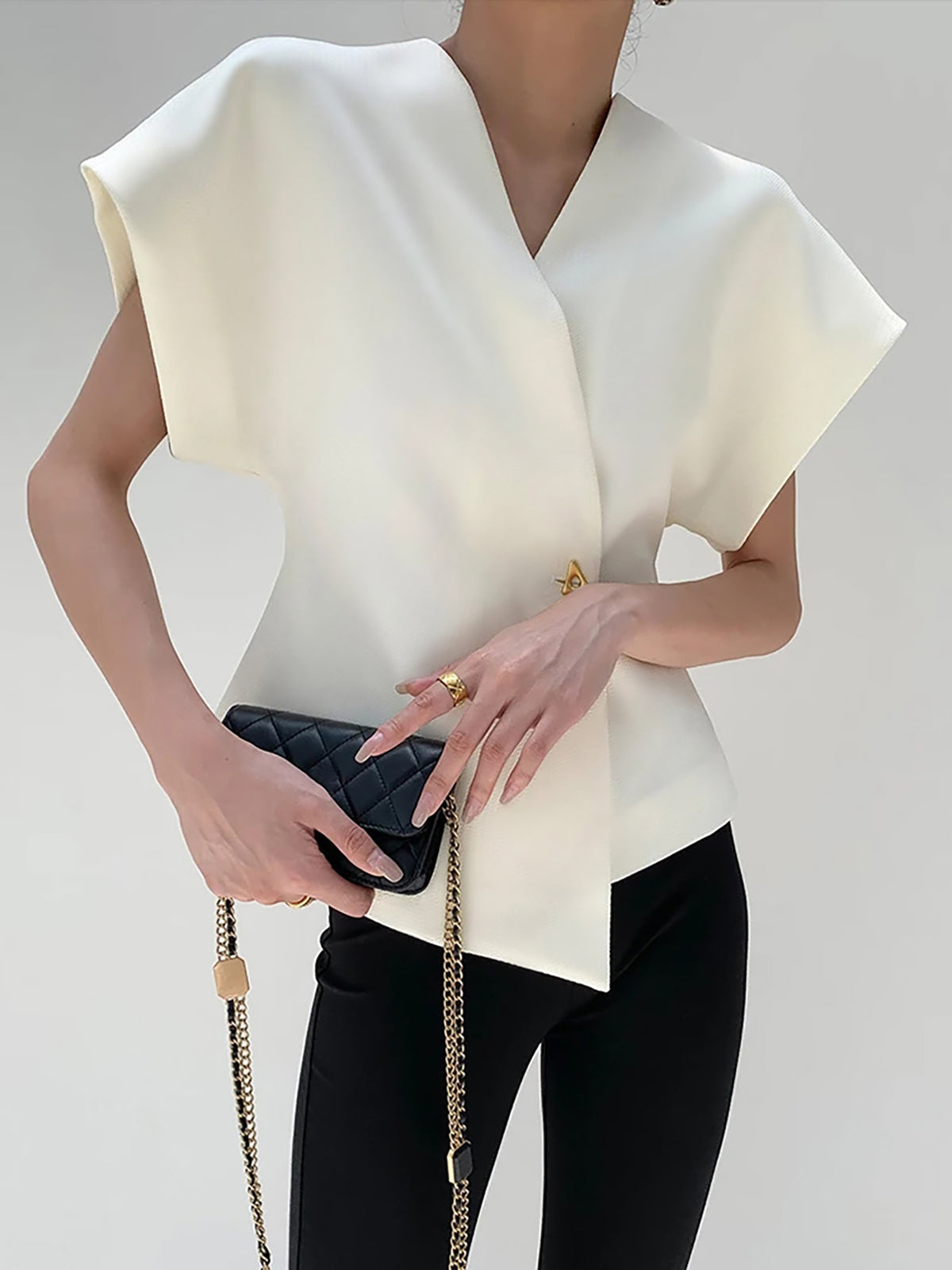 Blouse Élégante à Col V – Style Classique & Polyvalent