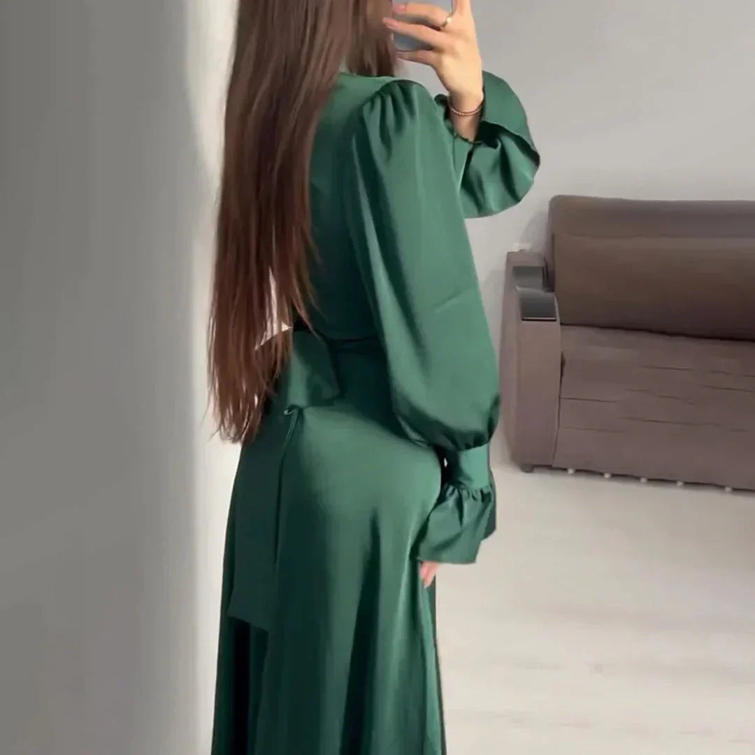 Isaura | Robe Longue Satinée Femme Vert Foncé avec Col Montant et Manches Bouffantes