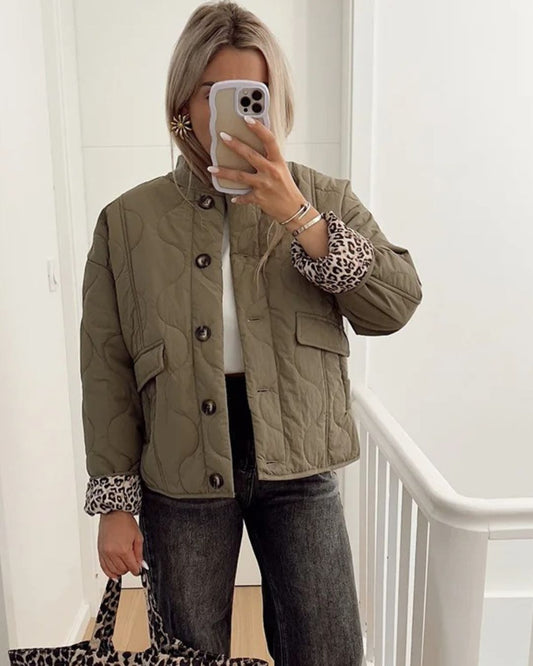 Ségolène | Veste Courte Femme Matelassée Léopard Boutonnée