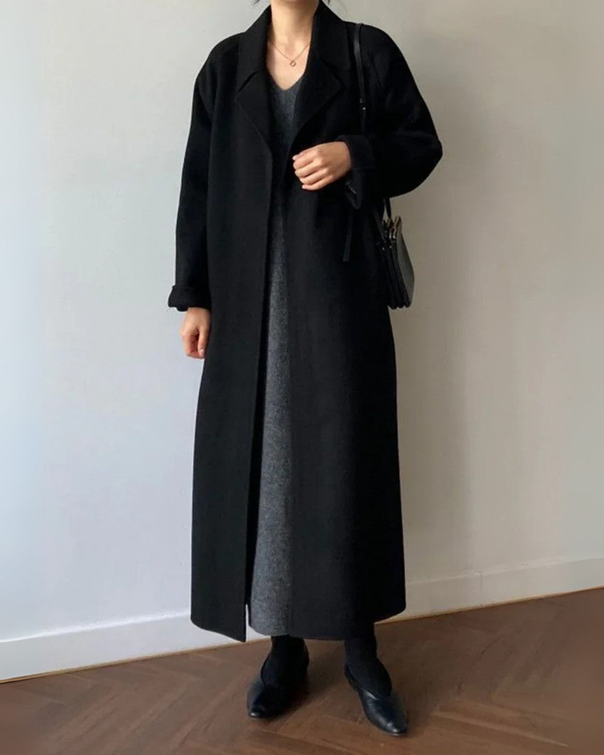 Noémi | Manteau Long à Ceinture et Col Revers pour Femmes