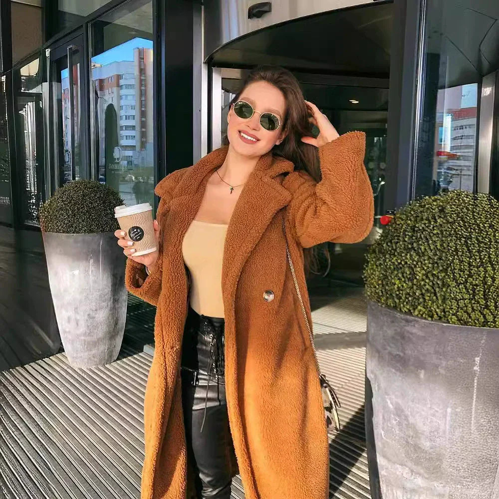 Cassiandre | Manteau Long Femme Oversize en Matière Douce Peluche, Ouverture Frontale Élégante