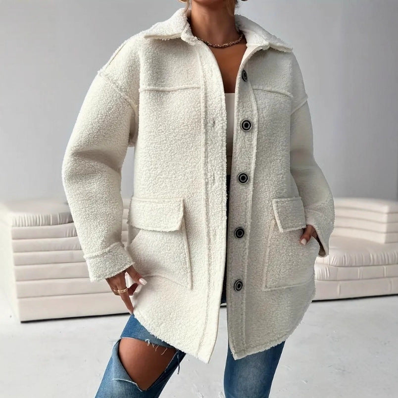 Élorette | Manteau Femme Blanc Oversized en Teddy Fleece avec Boutons et Poches Plaquées