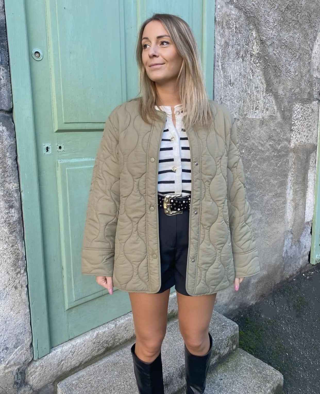 Béatrice | Veste Femme Matelassée Légère à Boutons, Coupe Décontractée et Couleur Unie