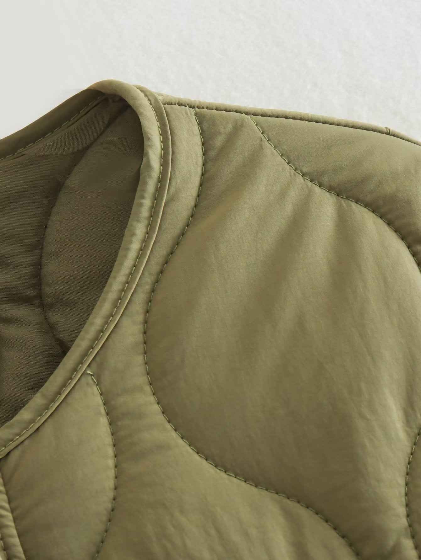 Béatrice | Veste Femme Matelassée Légère à Boutons, Coupe Décontractée et Couleur Unie