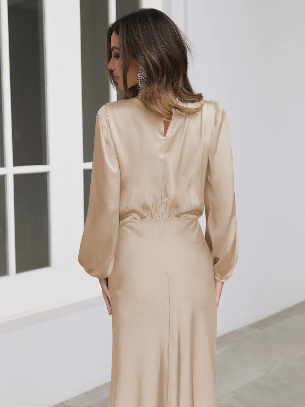 Justine | Robe de Soirée Satinée à Manches Bouffantes et Col Montant