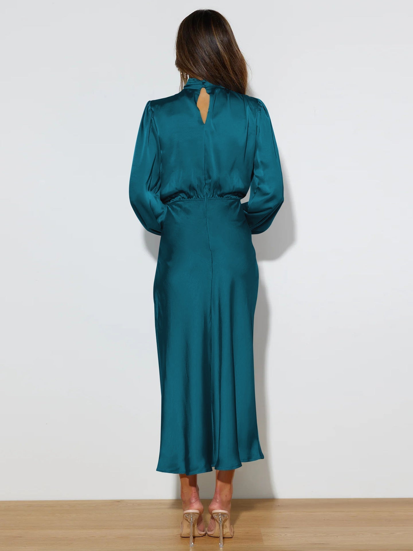 Justine | Robe de Soirée Satinée à Manches Bouffantes et Col Montant