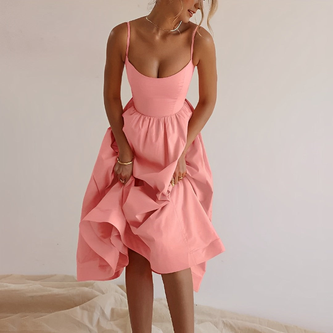 Robe d’Été Élégante à Fines Bretelles – Légèreté Féminine & Style Moderne