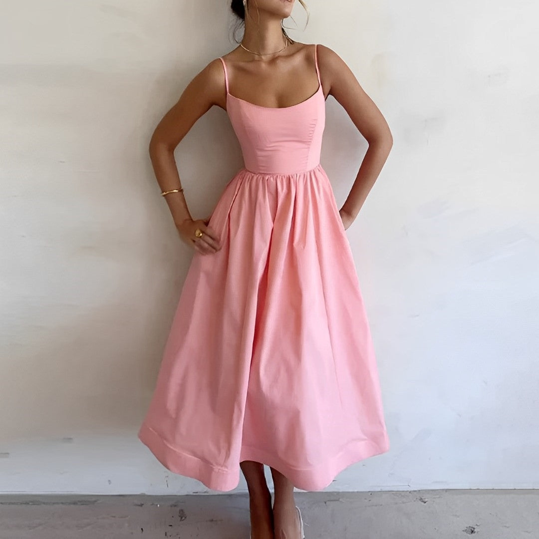 Robe d’Été Élégante à Fines Bretelles – Légèreté Féminine & Style Moderne