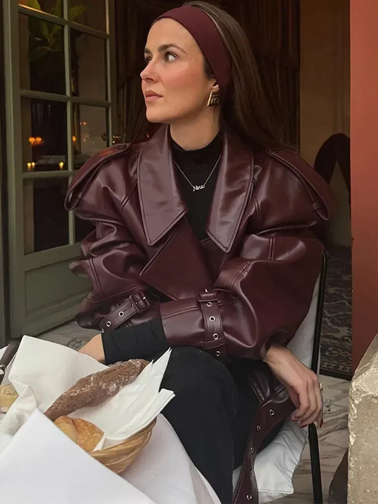 Iliane | Veste Femme Oversize Effet Cuir Bordeaux avec Large Revers et Ceinture