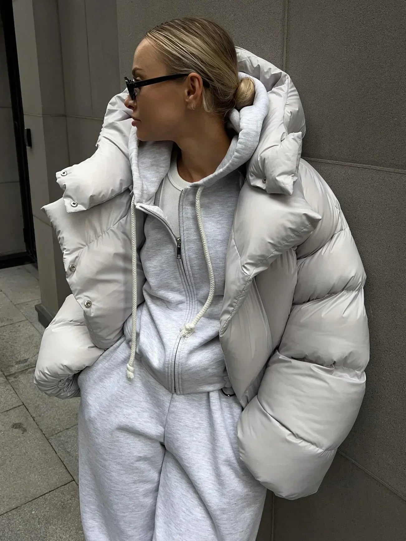 Short Puffer Jacket Femme | Veste Matelassée à Capuche pour Style Urbain et Confort Chaleureux