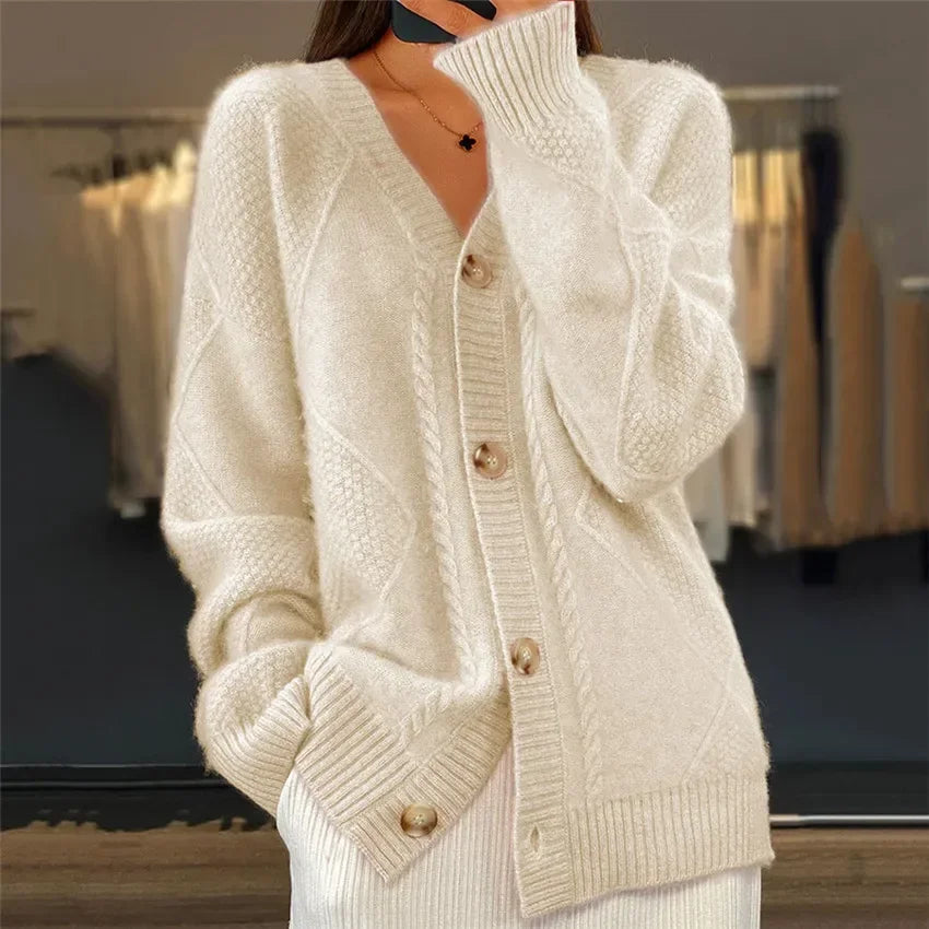 Céline | Cardigan Femme Élégant en Maille, Col V avec Boutons