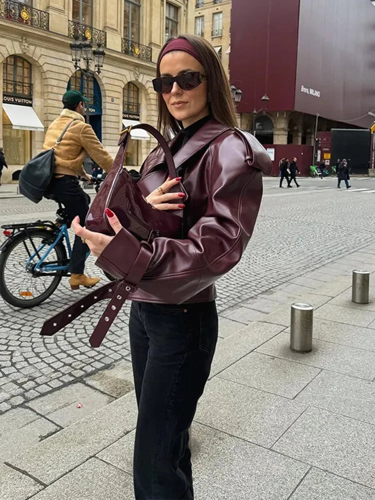 Iliane | Veste Femme Oversize Effet Cuir Bordeaux avec Large Revers et Ceinture