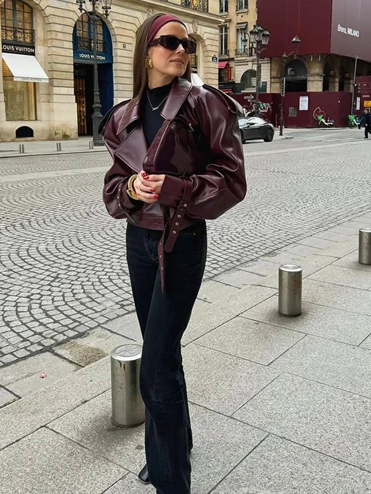 Iliane | Veste Femme Oversize Effet Cuir Bordeaux avec Large Revers et Ceinture