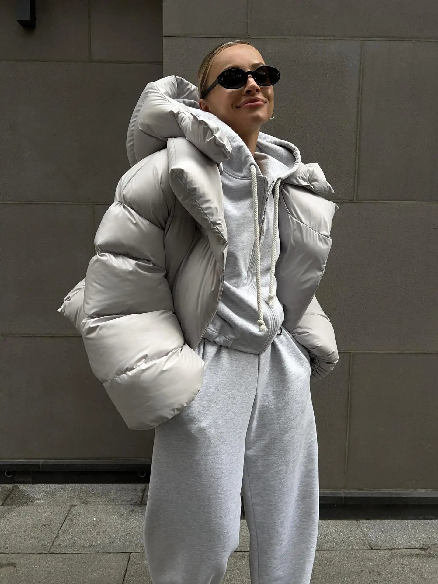 Short Puffer Jacket Femme | Veste Matelassée à Capuche pour Style Urbain et Confort Chaleureux