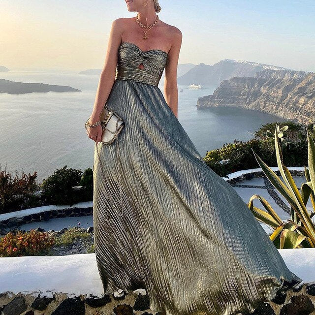 Robe longue plissée sans bretelles – Élégance, légèreté & féminité estivale