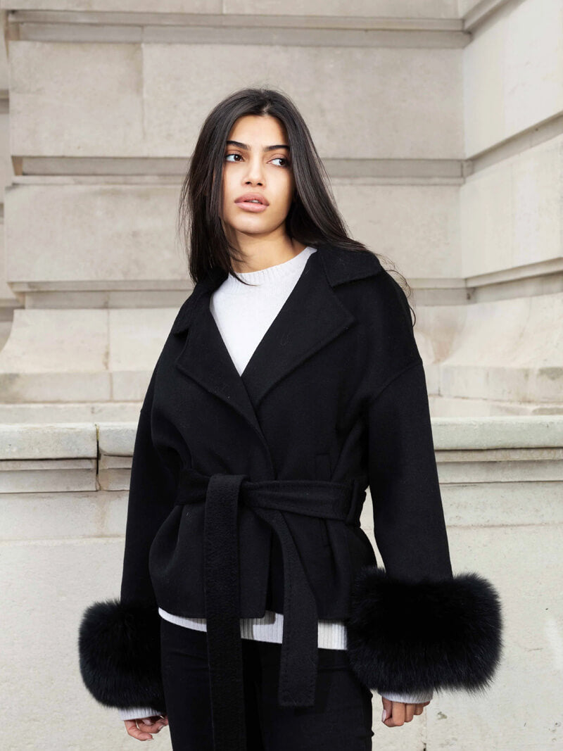 Damen Wickelmantel mit Fellärmeln | Elegante Herbstwärme & luxuriöse Statement-Details