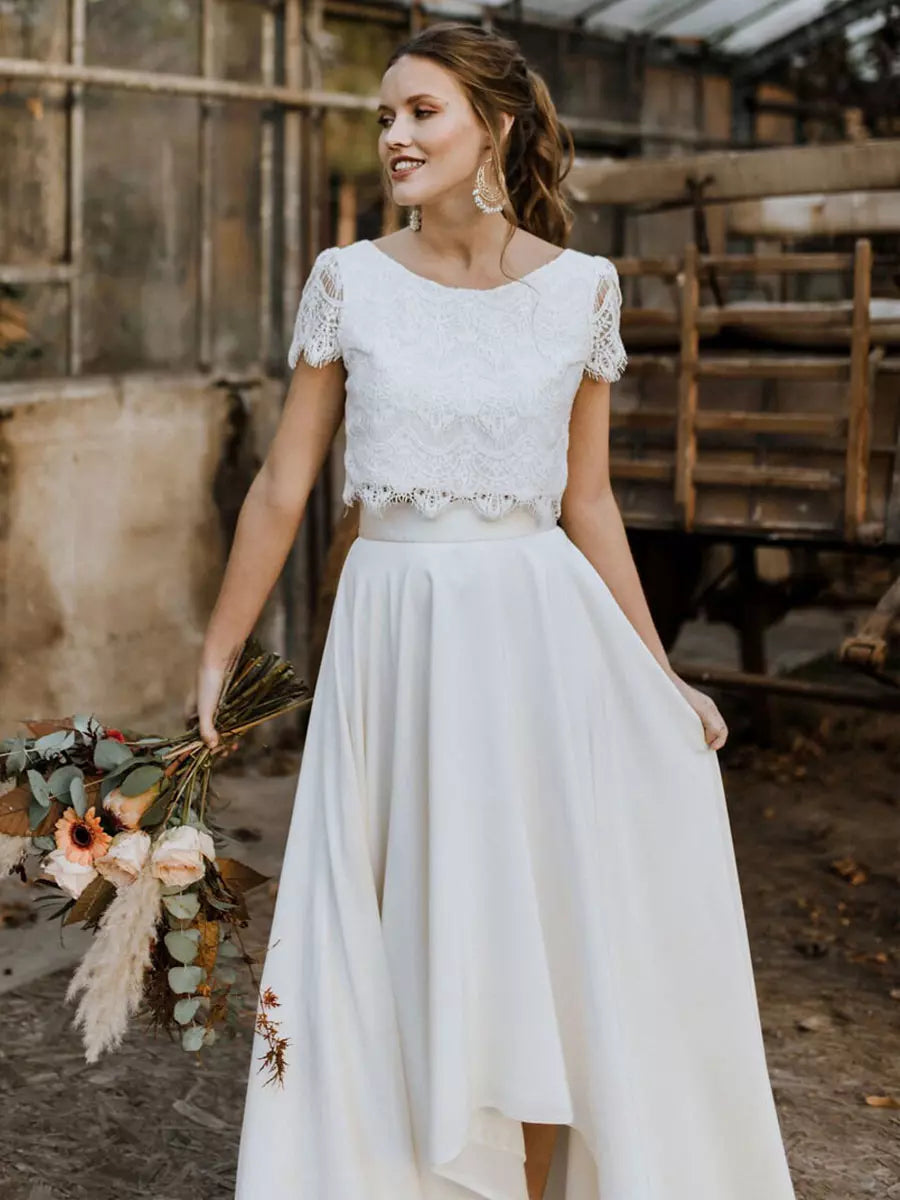 Robe de mariée fluide avec corsage en dentelle – Romantique, élégante & aérienne