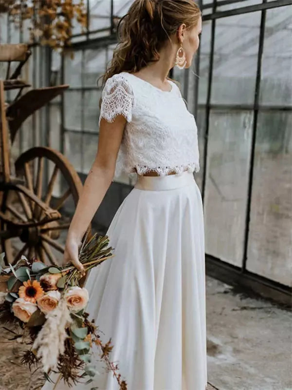 Robe de mariée fluide avec corsage en dentelle – Romantique, élégante & aérienne