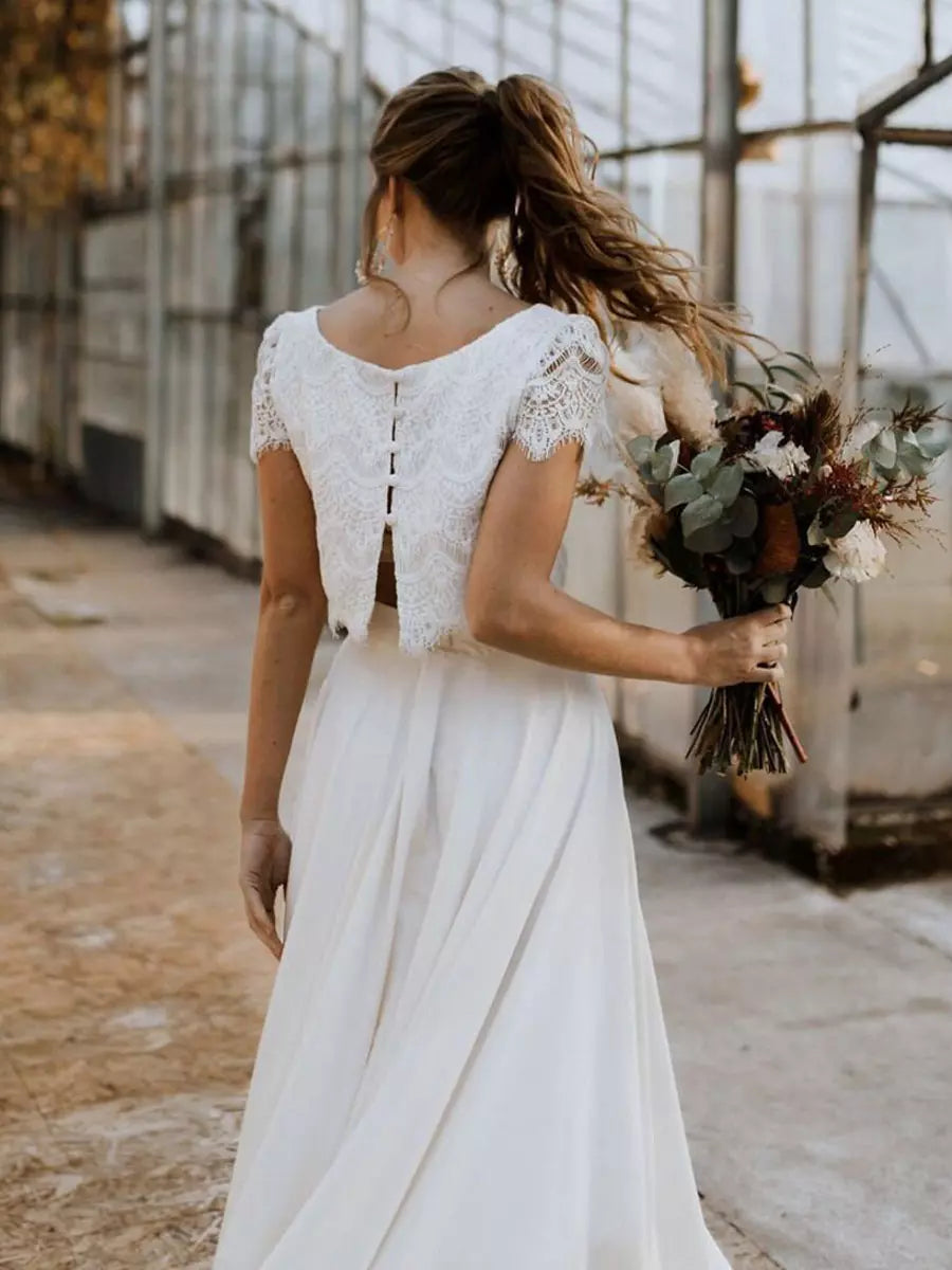 Robe de mariée fluide avec corsage en dentelle – Romantique, élégante & aérienne