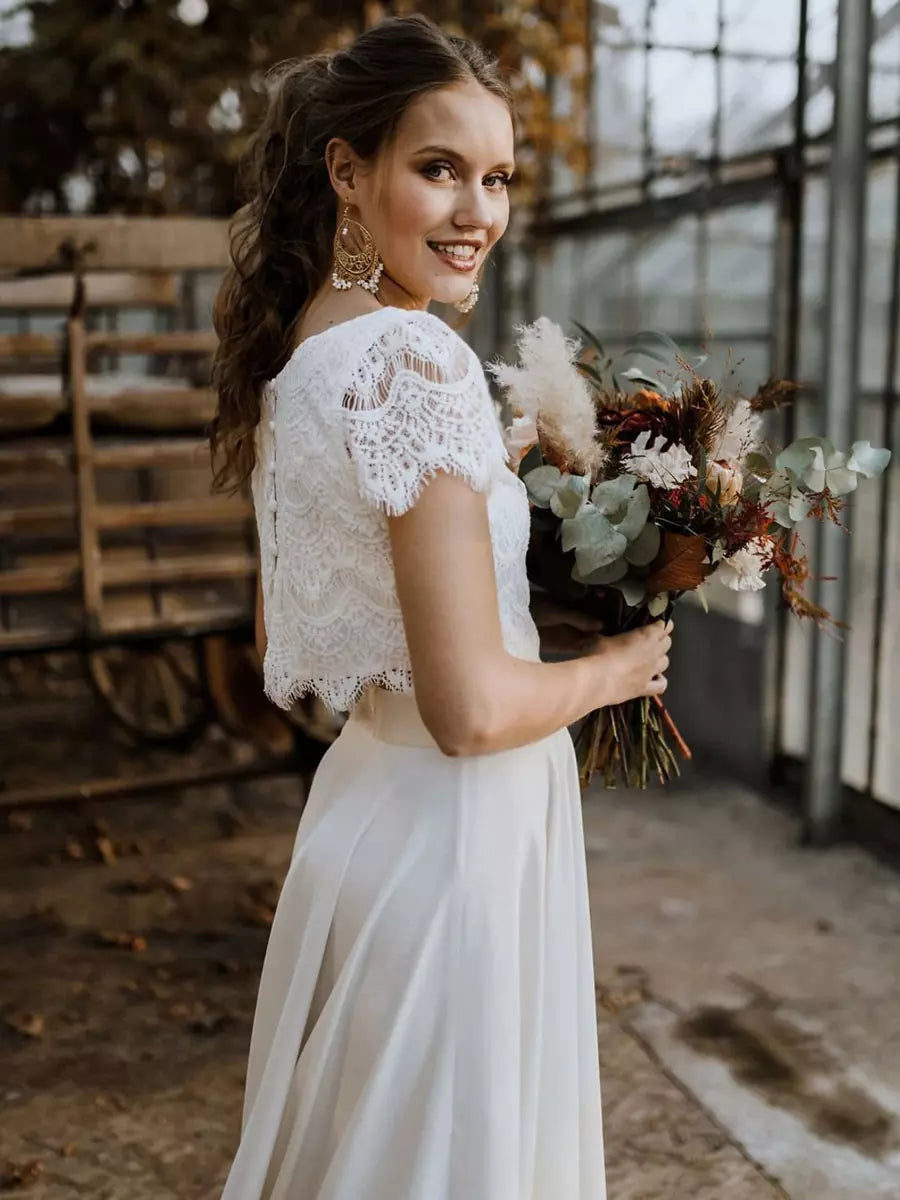 Robe de mariée fluide avec corsage en dentelle – Romantique, élégante & aérienne