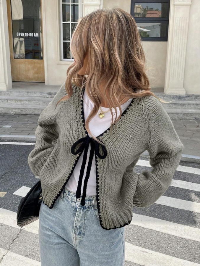 Tie-Front Knit Cardigan | Gilet Court en Maille avec Liens à Nouer & Finitions Contrastées