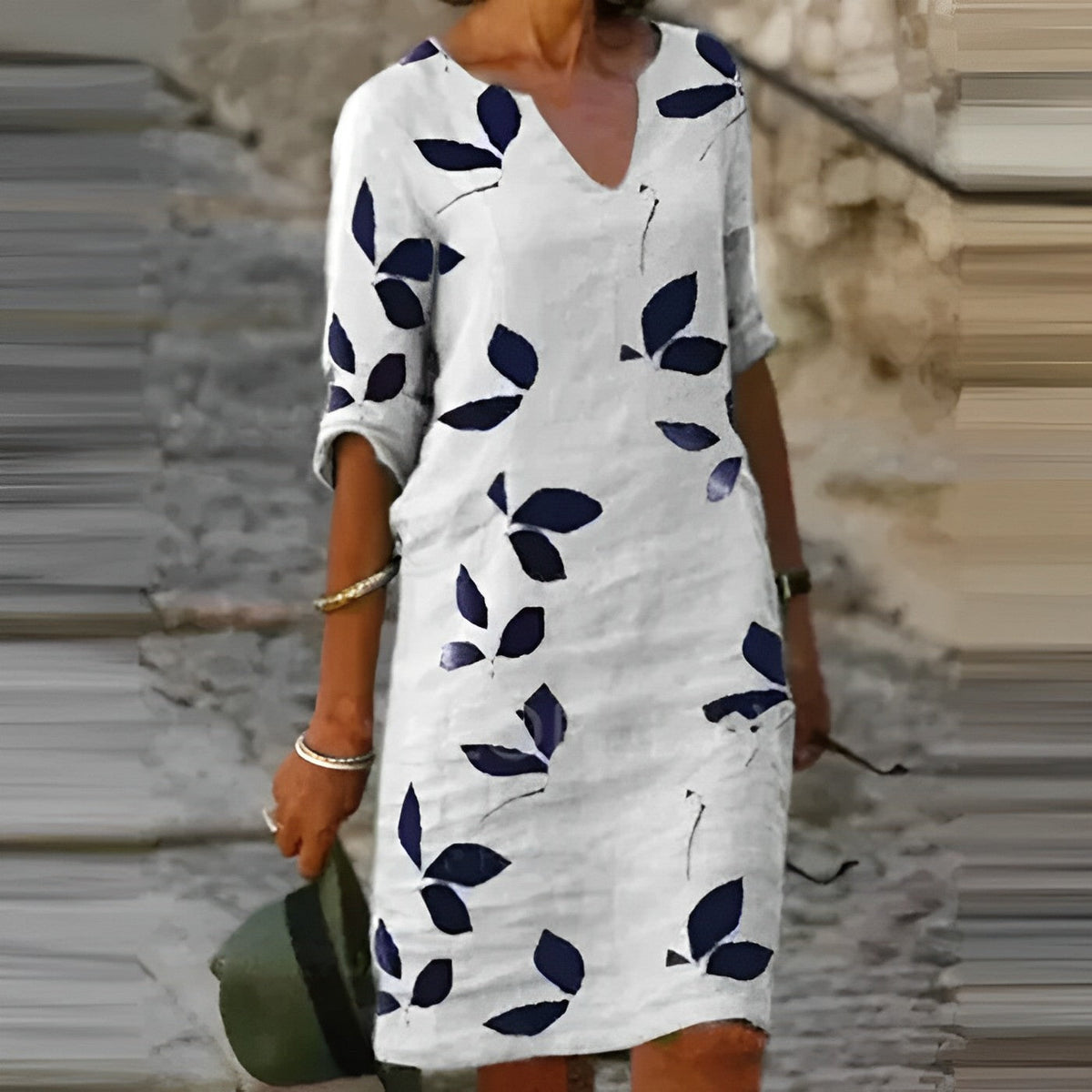 Robe droite fluide à encolure en V – Naturelle, légère & polyvalente