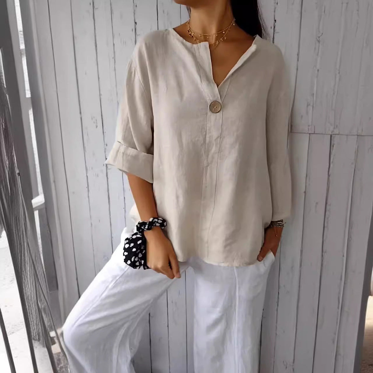 T-Shirt Femme à Col V avec Boutons – Style Décontracté pour le Quotidien