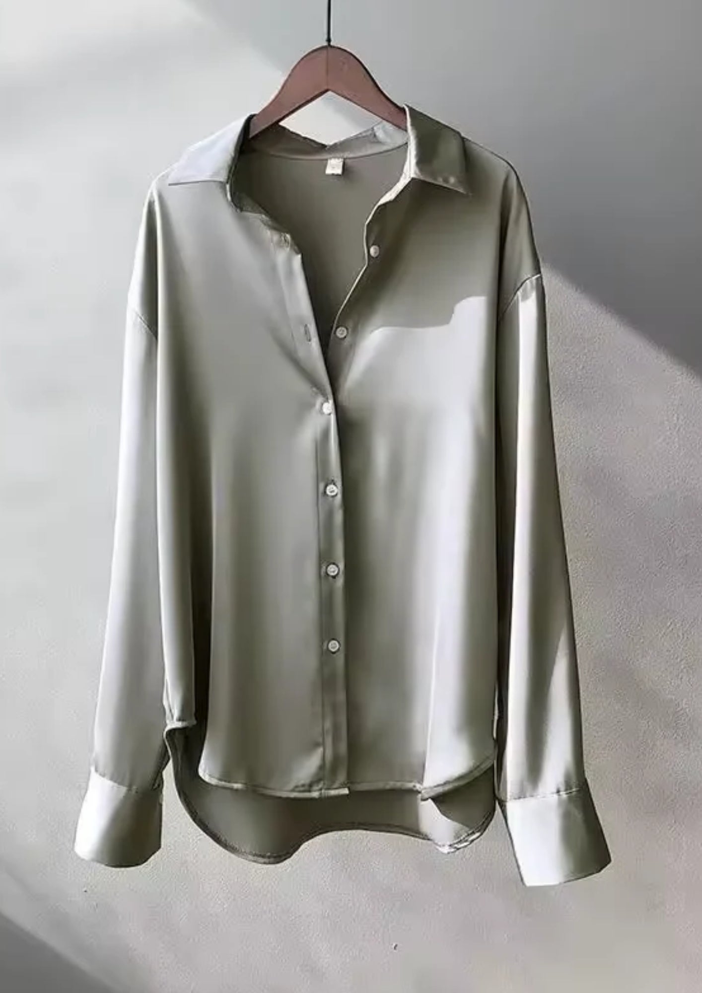 Blouse Femme au Design Épuré – Adaptée au Quotidien et au Bureau